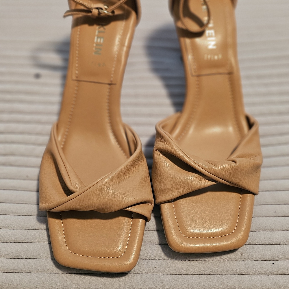 NWOT Anne Klein Women's Tan Sandals